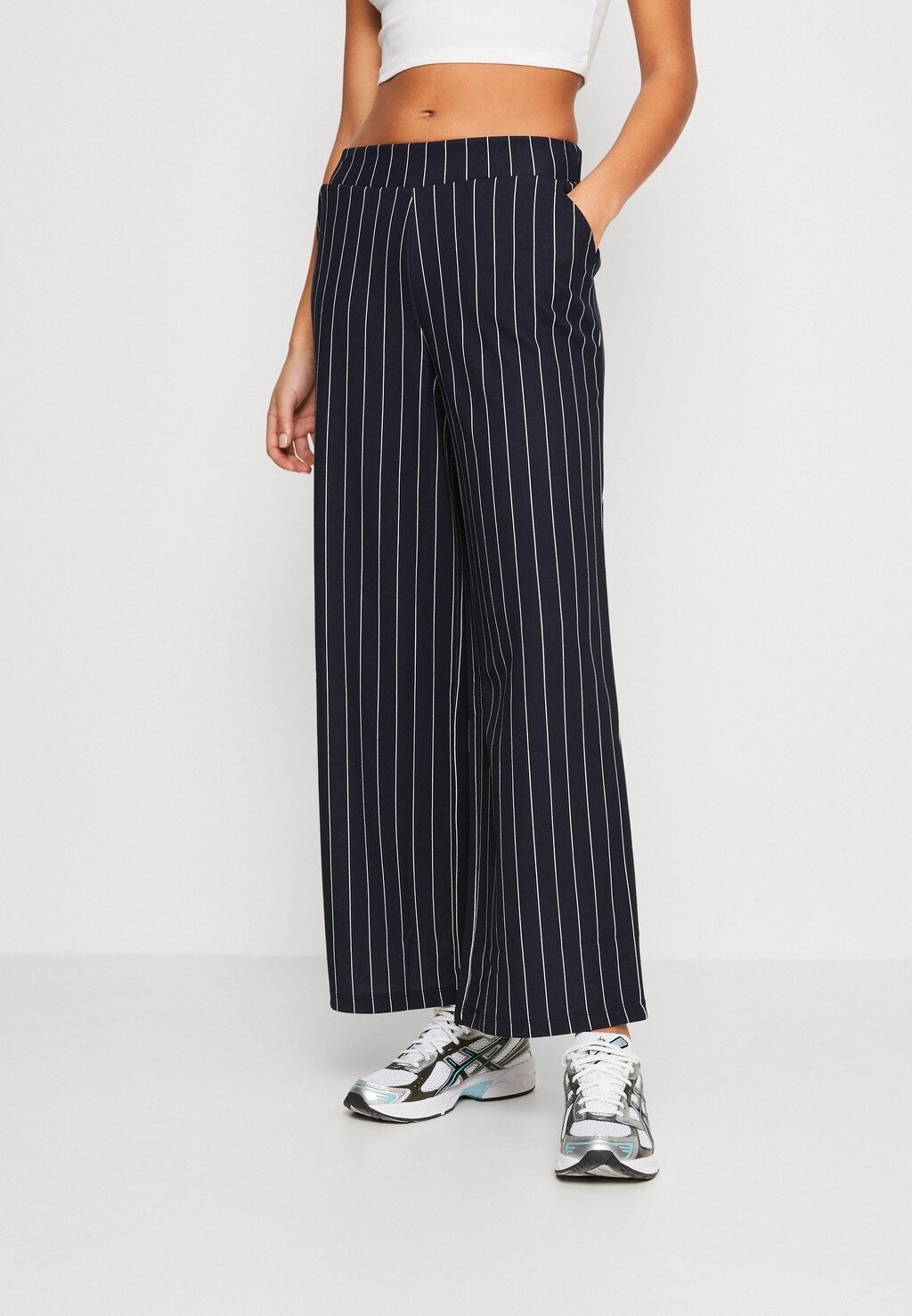 

Брюки ONLY Onlsania Elasticated Pant, ночное небо / танцор облаков, Черный