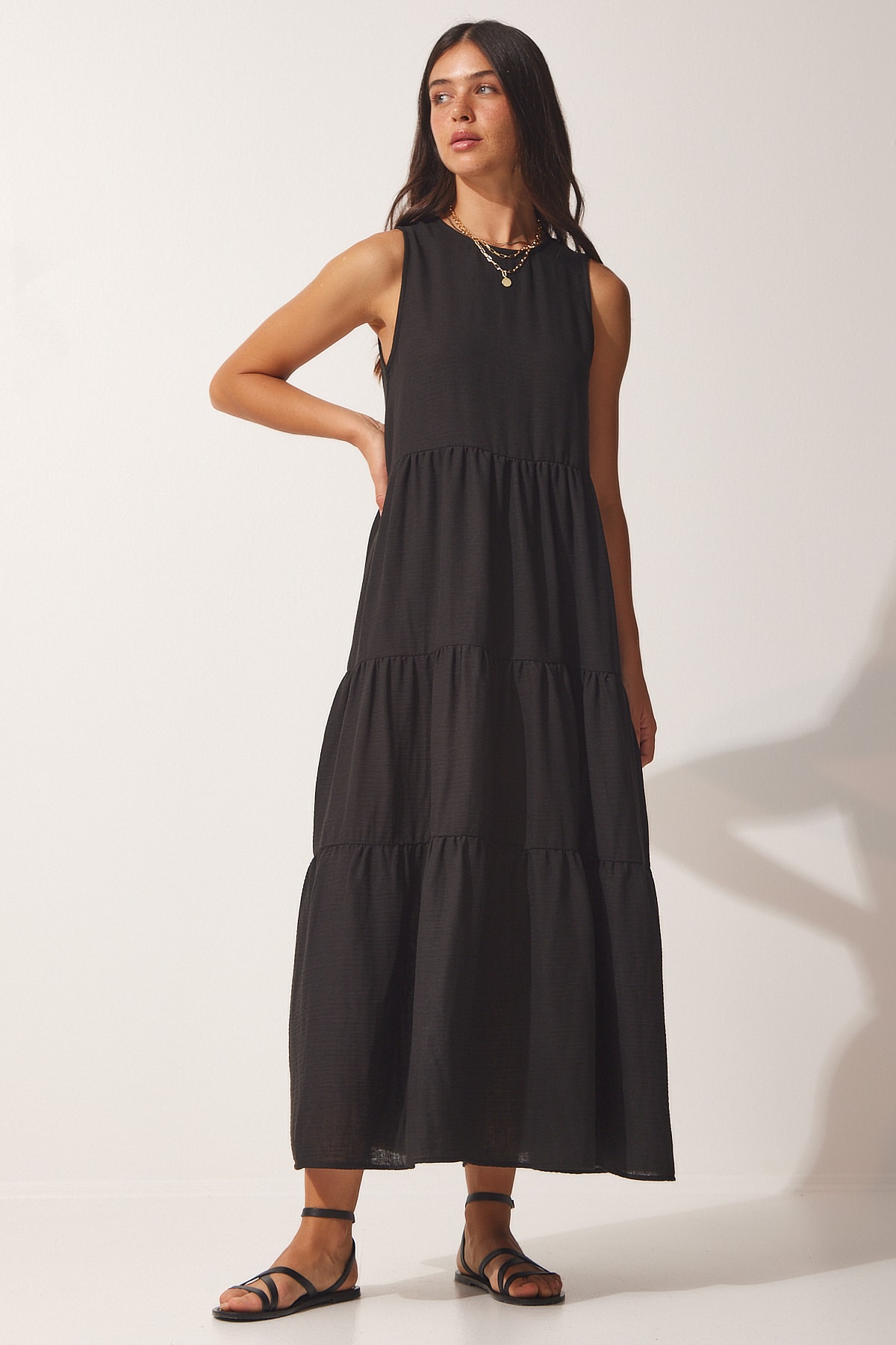 цена Женское черное трикотажное платье без рукавов с воланами Happiness İstanbul, черный
