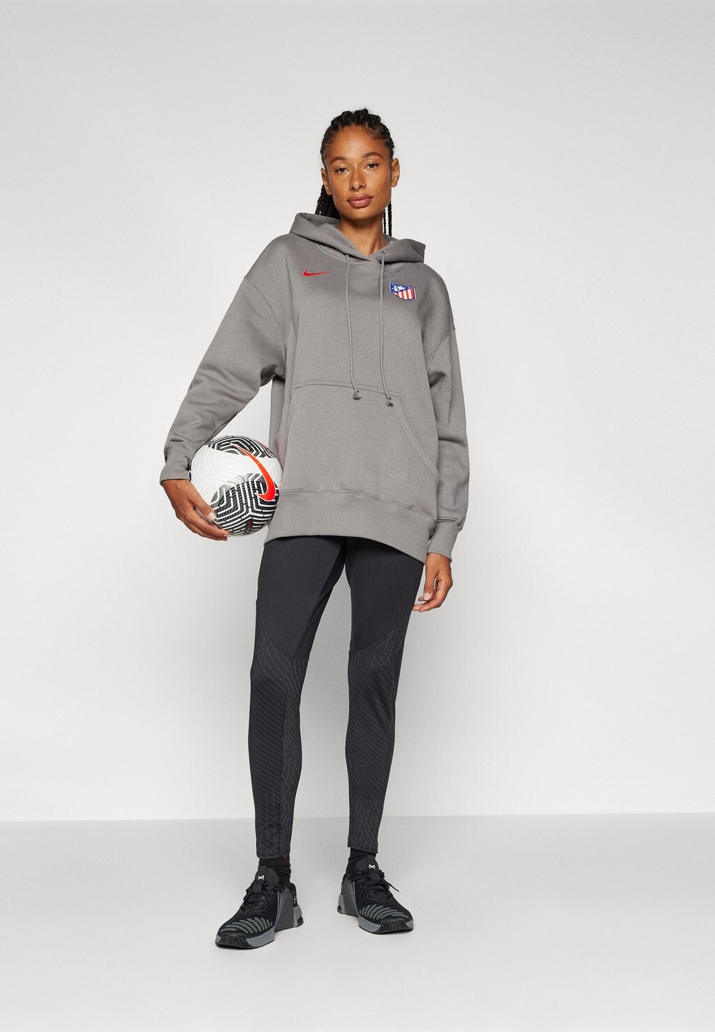 

Толстовка с символикой ATLETICO MADRID PHOENIX HOODY Nike, серый