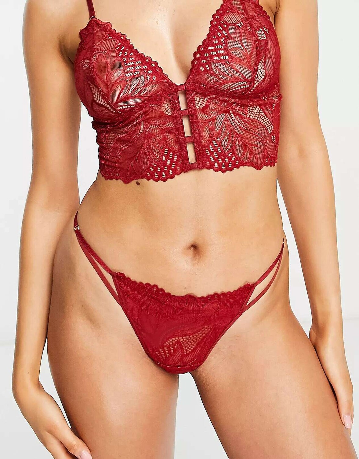 

Красные стринги с кружевными ремешками Lindex Jasmin - RED