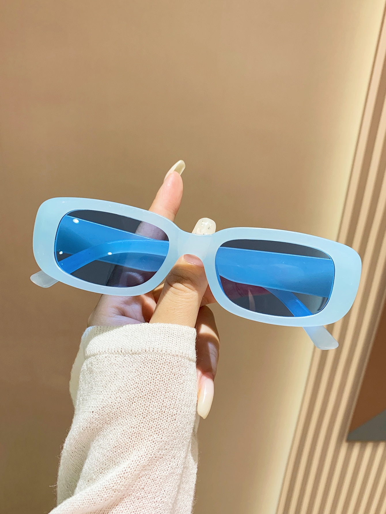 1шт модные солнцезащитные очки в квадратной пластиковой оправе белого цвета для лета