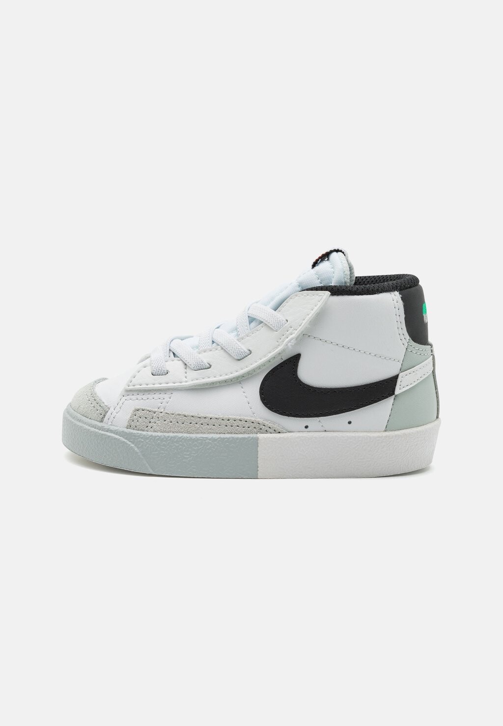 

Высокие кеды Blazer Mid 77 Se Unisex Nike, цвет summit white/black/light silver/stadium green