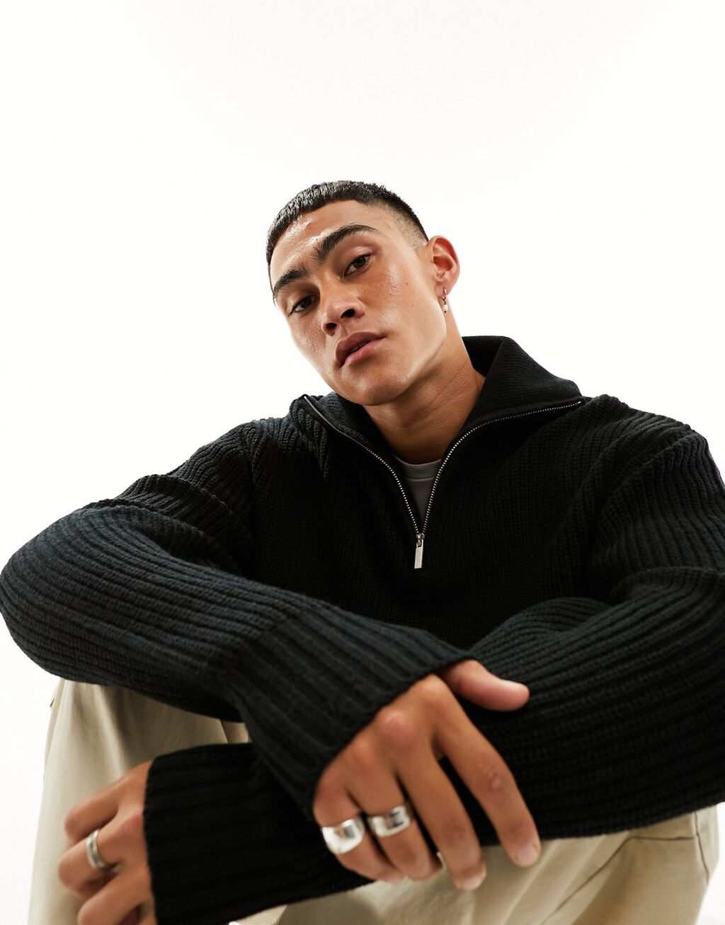 

Черный вязаный джемпер на молнии 1/4 Bershka