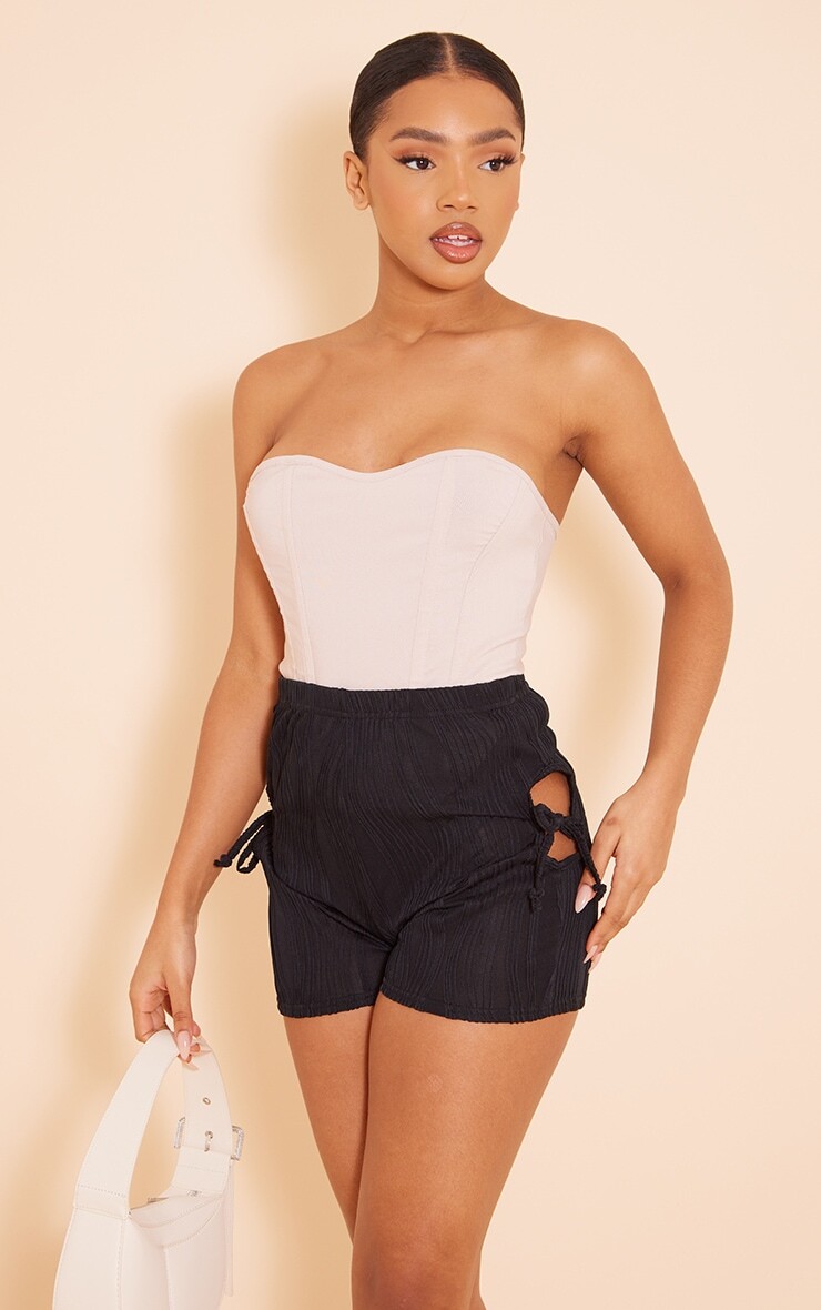 

PrettyLittleThing Черные шорты с плиссированной завязкой по бокам