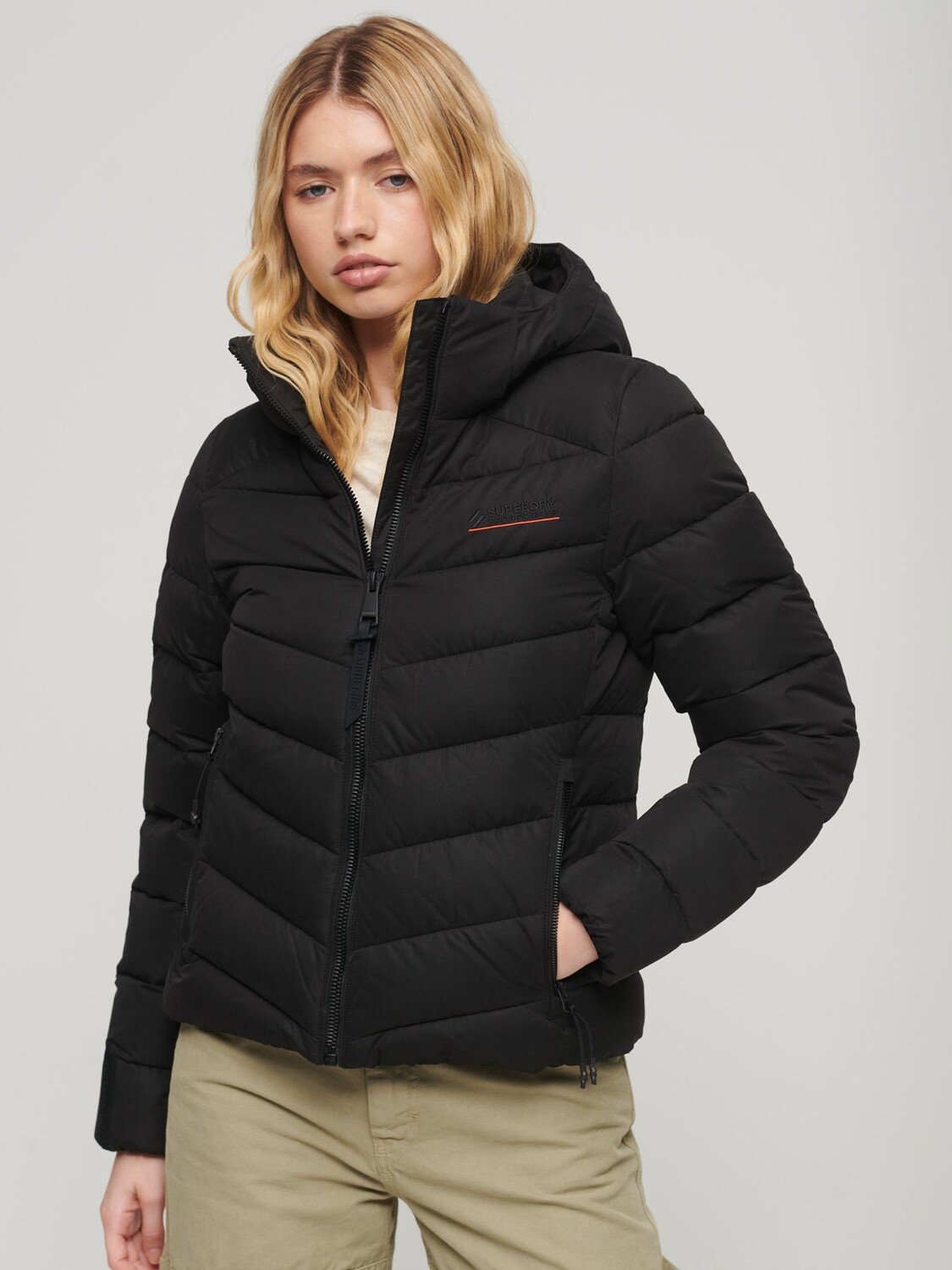 

Стеганая куртка из микрофибры с капюшоном Superdry, черный