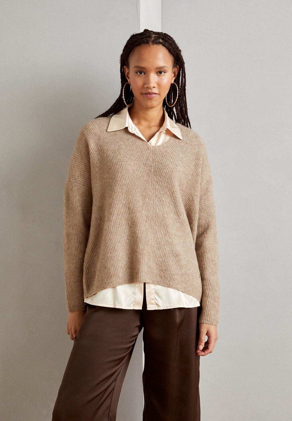 

Свитшот Mos Mosh ТОРА V NECK, цвет roasted cashew