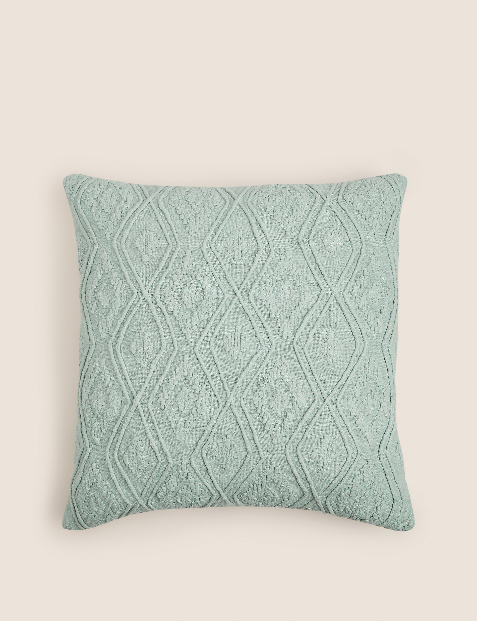 Подушка из чистого хлопка с геометрической текстурой Marks & Spencer