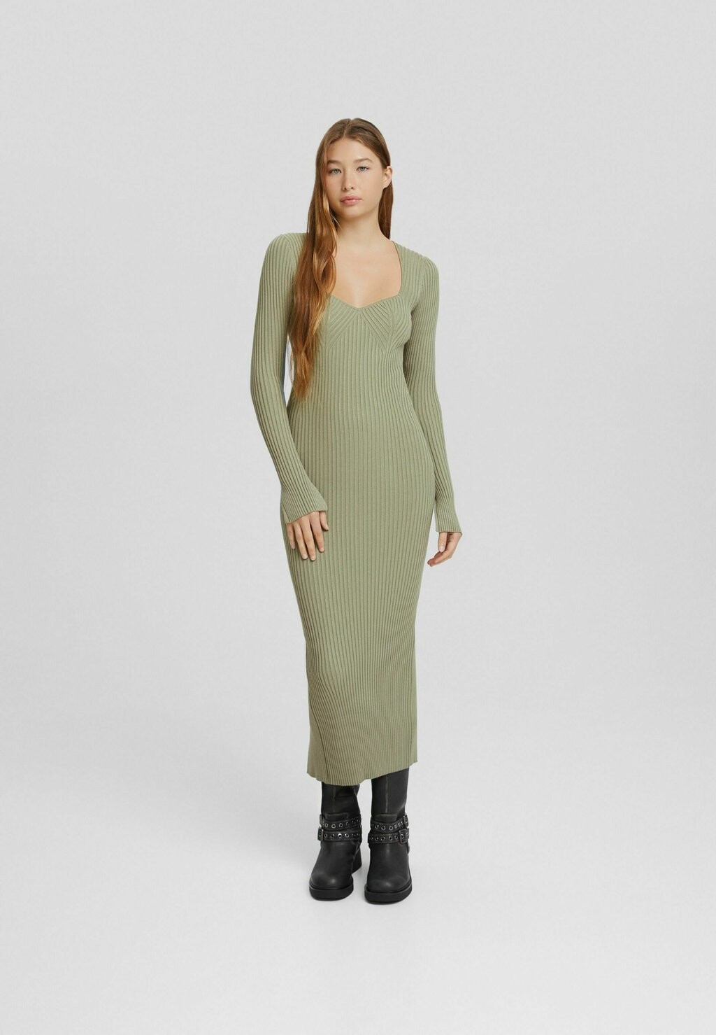 

МИДИ Long Sleeves And Sweatheart Neckline Bershka
