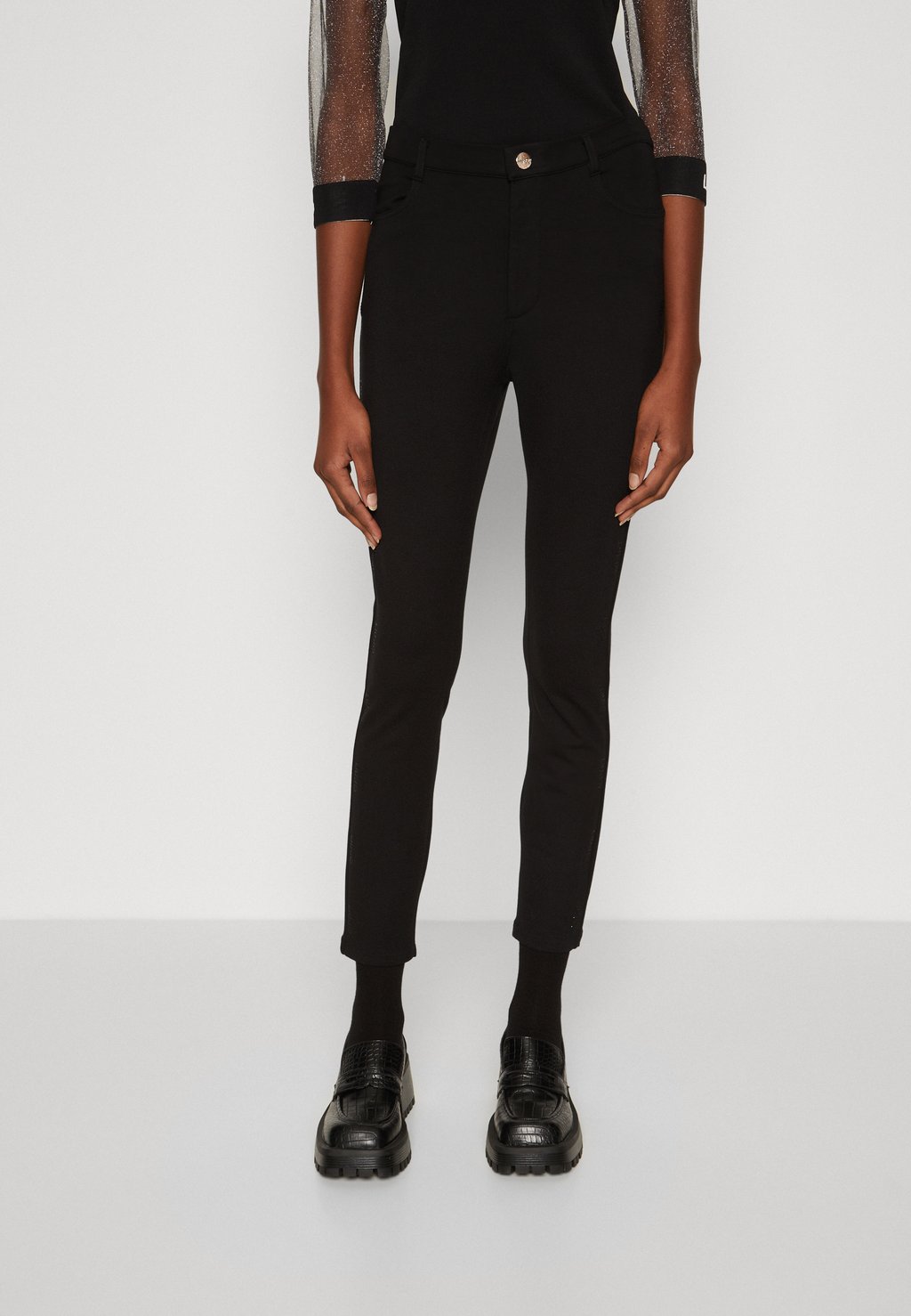 Тканевые брюки Liu Jo Jeans, черный цена и фото