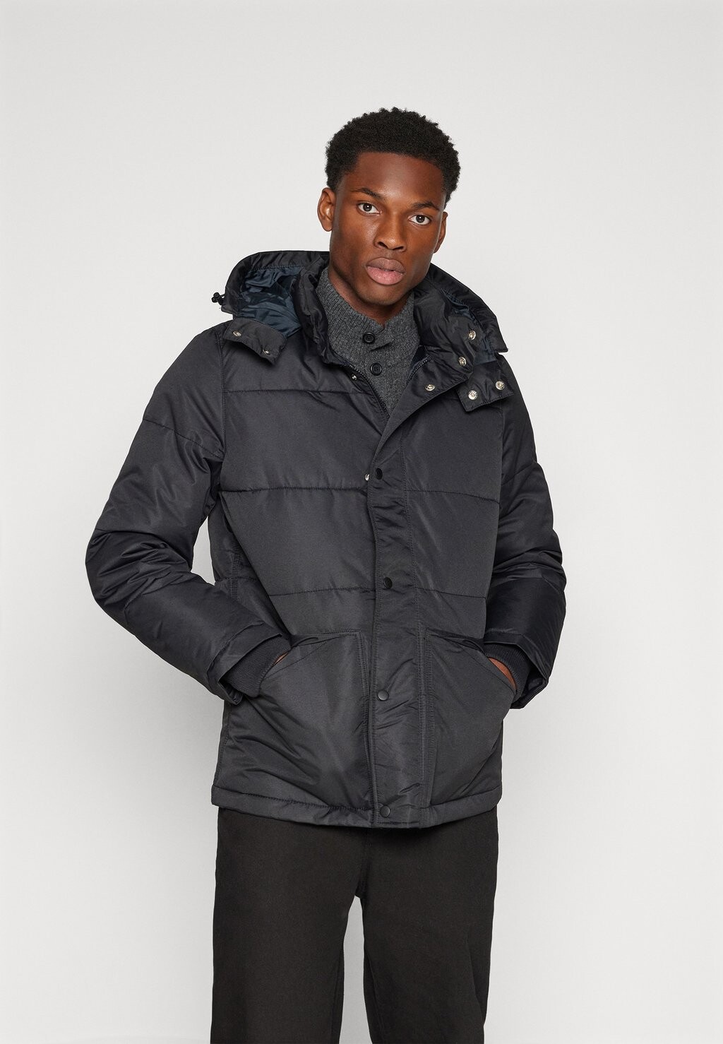 

Зимняя куртка GAP HOODED HEAVYWEIGHT SHORT PUFFER, цвет true black