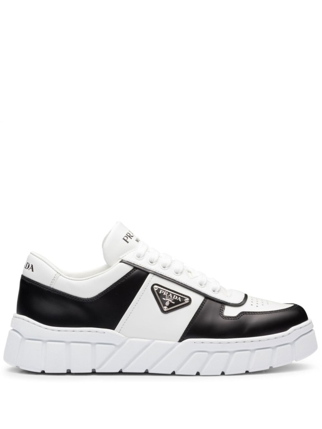

Prada кроссовки на шнуровке, белый