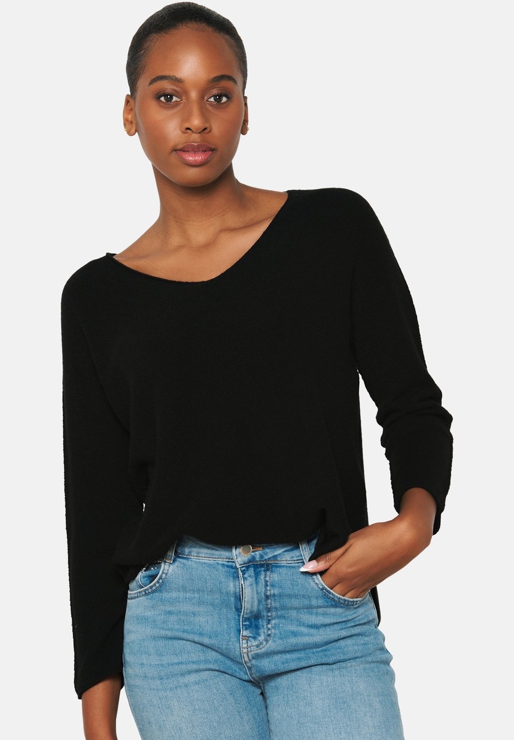 Вязаный свитер WITH V-NECK LolaLiza, цвет black