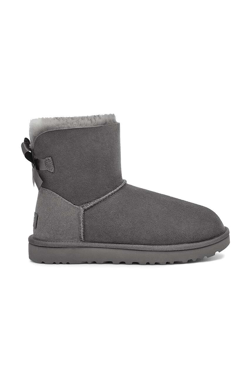

Замшевые зимние ботинки UGG, серый