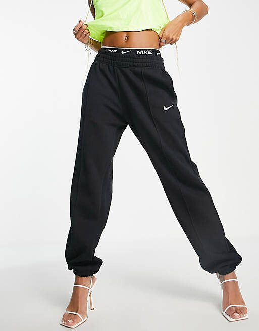 

Черные свободные джоггеры Nike Mini Swoosh