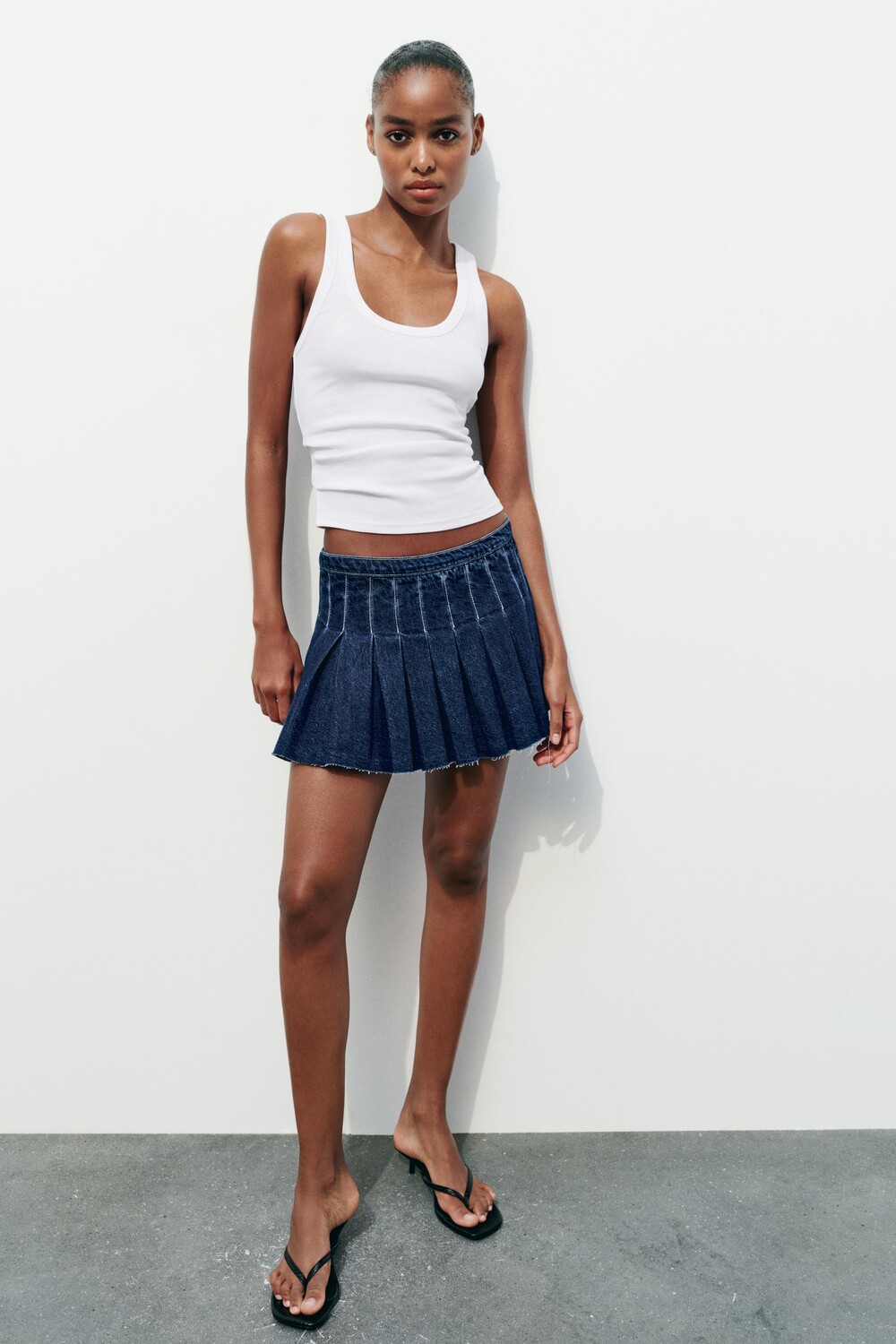 

Джинсовая юбка TRF с плиссами ZARA, темный индиго