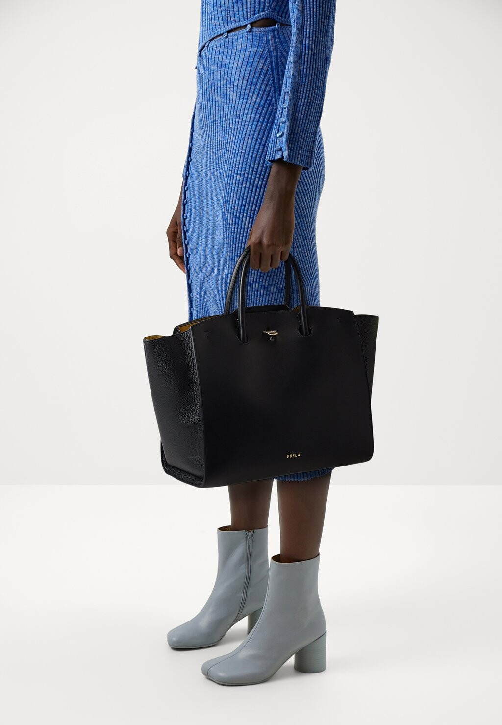 

Сумка GENESI TOTE Furla, цвет nero