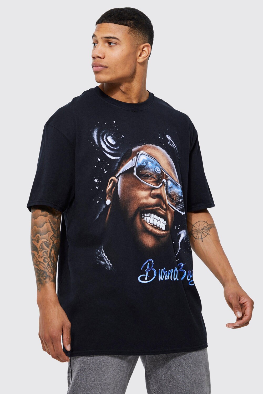 

Футболка burna boy license оверсайз Boohoo, черный