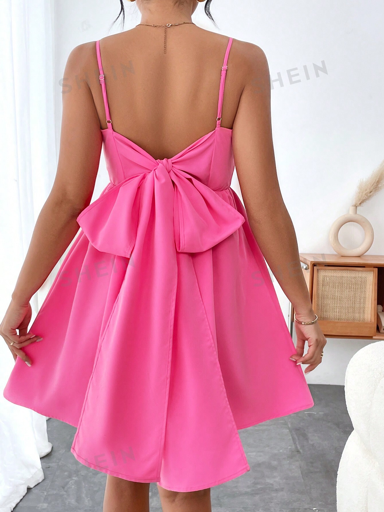 SHEIN Privé Женское однотонное платье на тонких бретельках с узлом на спине, розовый цена и фото