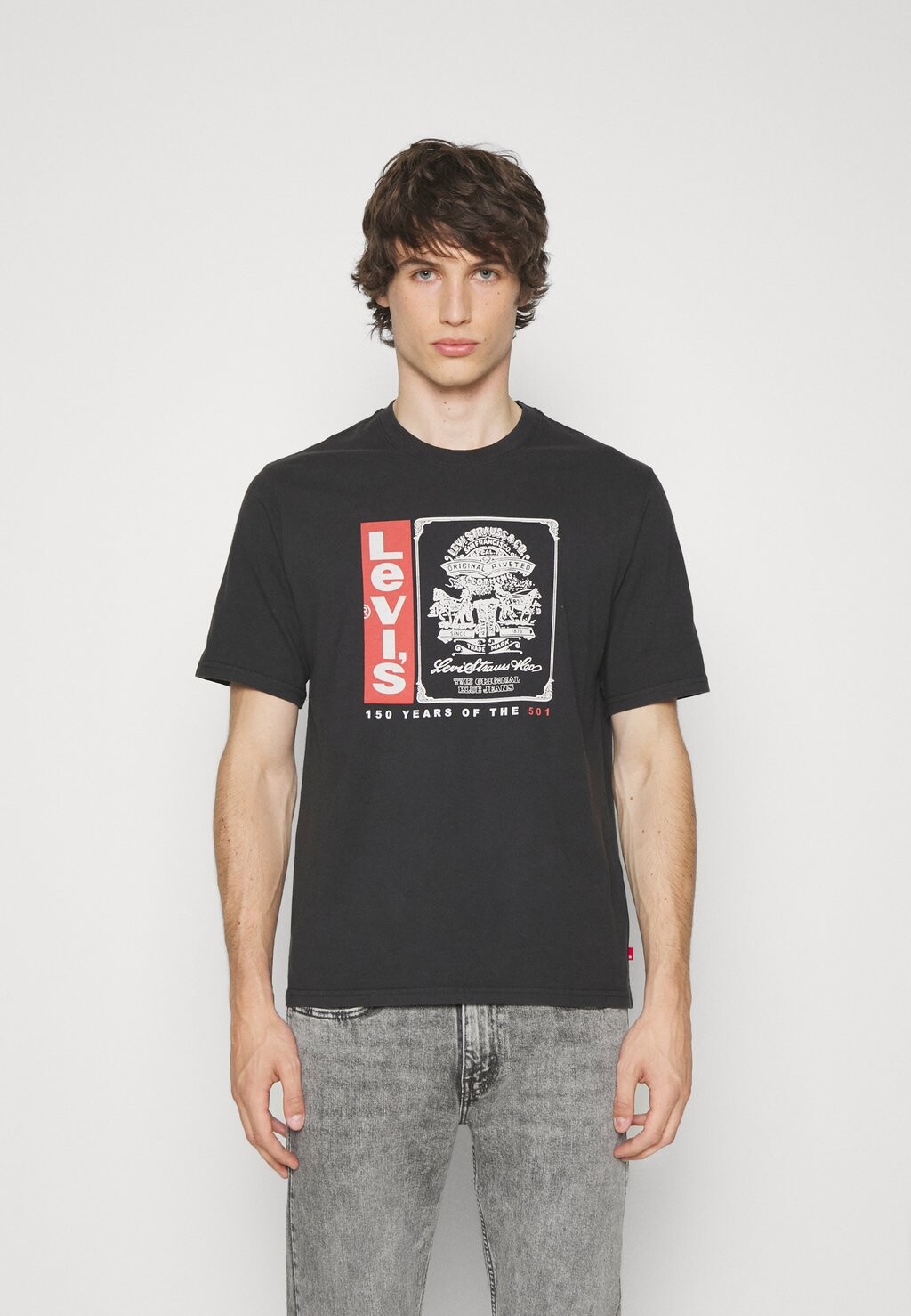 

Футболка с принтом Levi's, черный