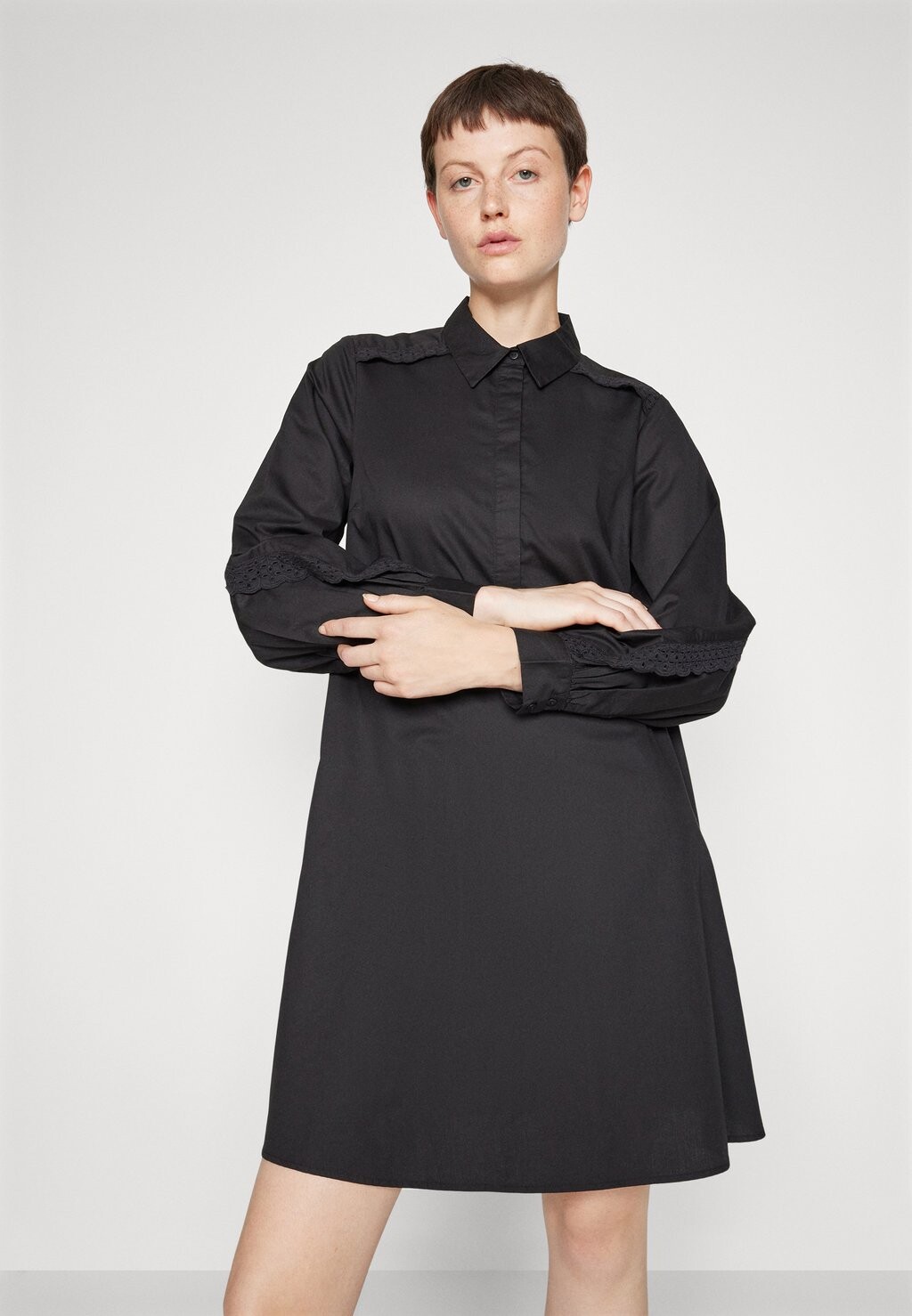 

Платье-рубашка JOSETTA PETRONIA DRESS Moss Copenhagen, черный