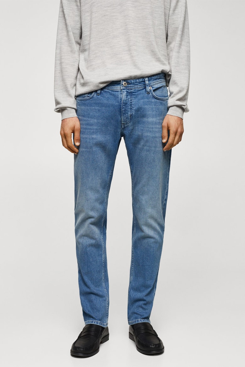 цена Узкие джинсы Jan со средней посадкой Mango, синий