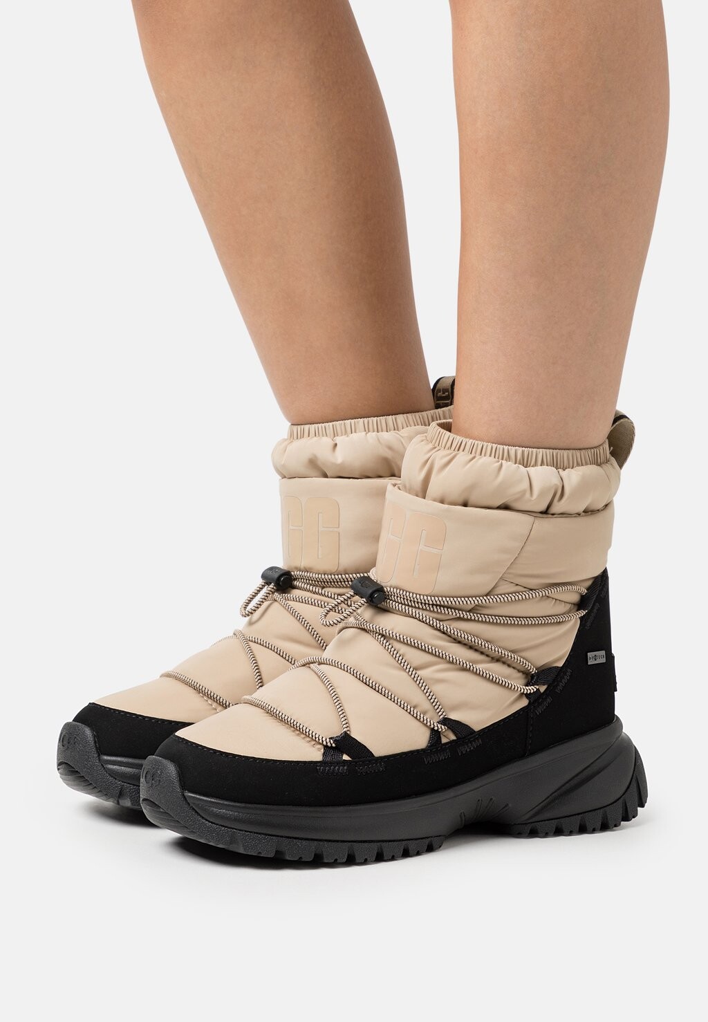 Зимние ботинки YOSE PUFFER MID UGG, горчичное зерно ботинки на шнуровке yose puffer женские ugg черный