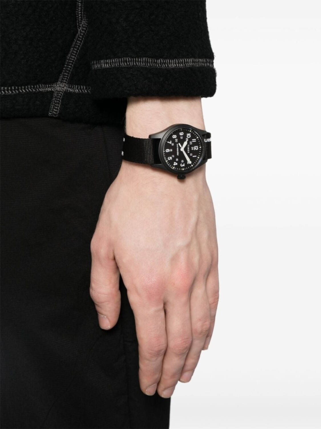 

and Wander наручные часы Expedition North Post Solar 32 мм из коллаборации с Timex, черный