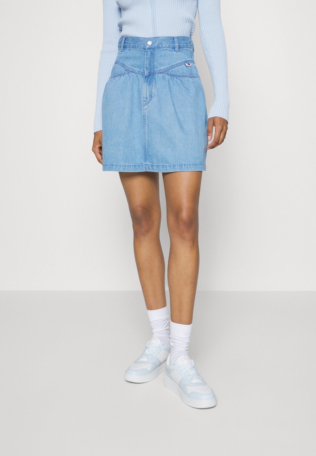 

Расклешенный топ Tommy Jeans МИНИ-ЮБКА CHAMBRAY, цвет denim medium