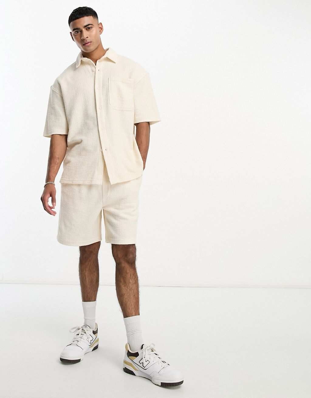 

Короткая текстурированная куртка Pull&Bear с камнем