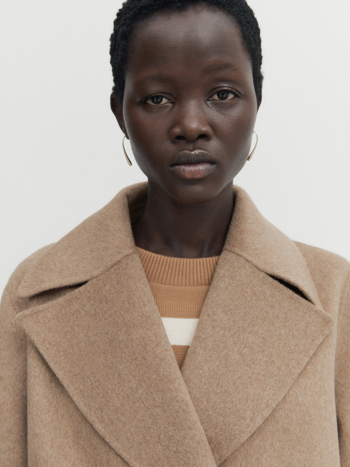 

Короткое полушерстяное пальто с карманами Massimo Dutti, кэмел темный