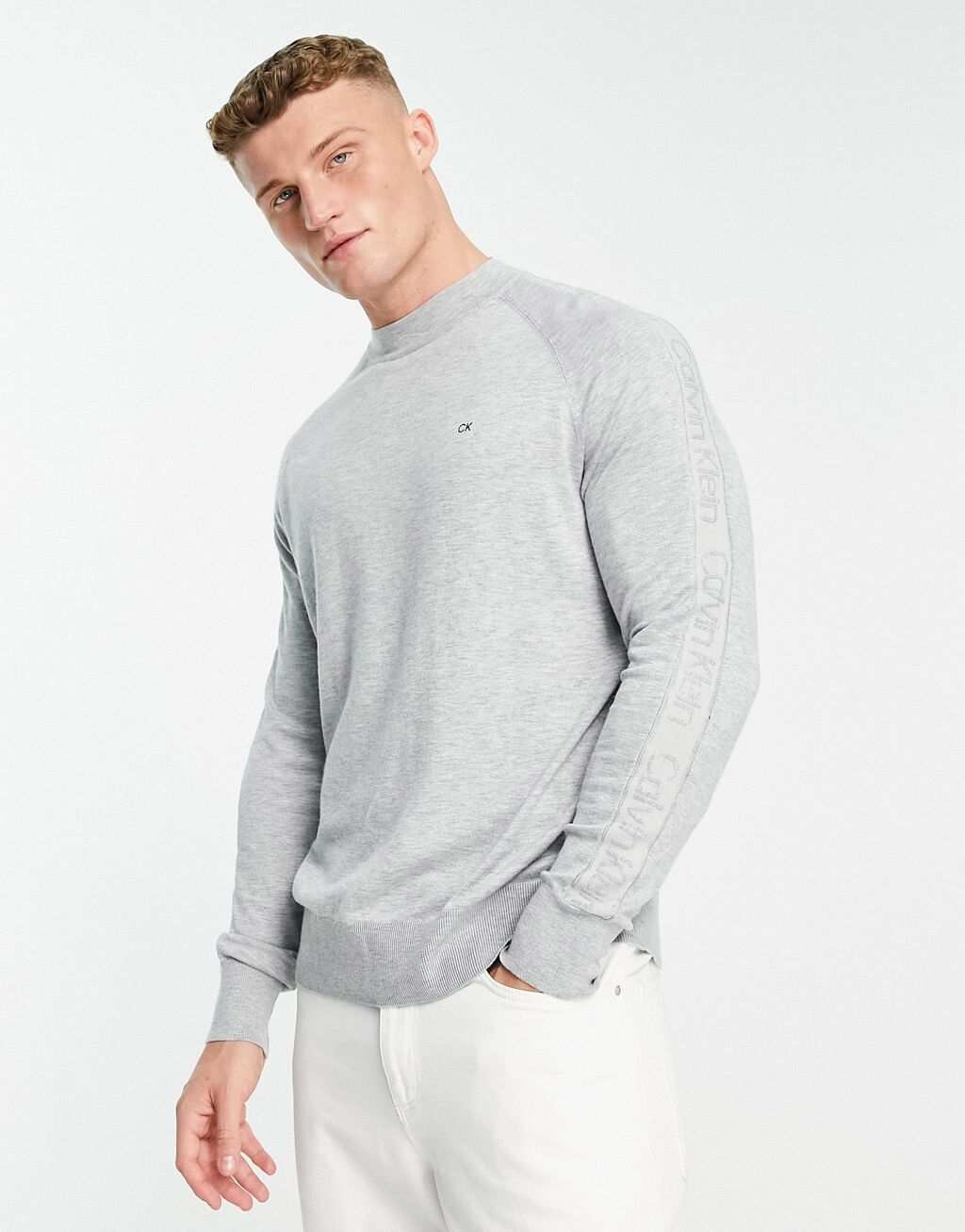 

Серая толстовка Calvin Klein