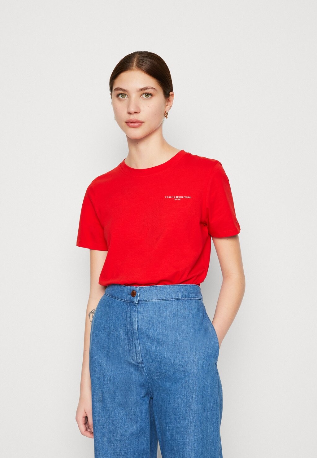 

Базовая футболка Tommy Hilfiger