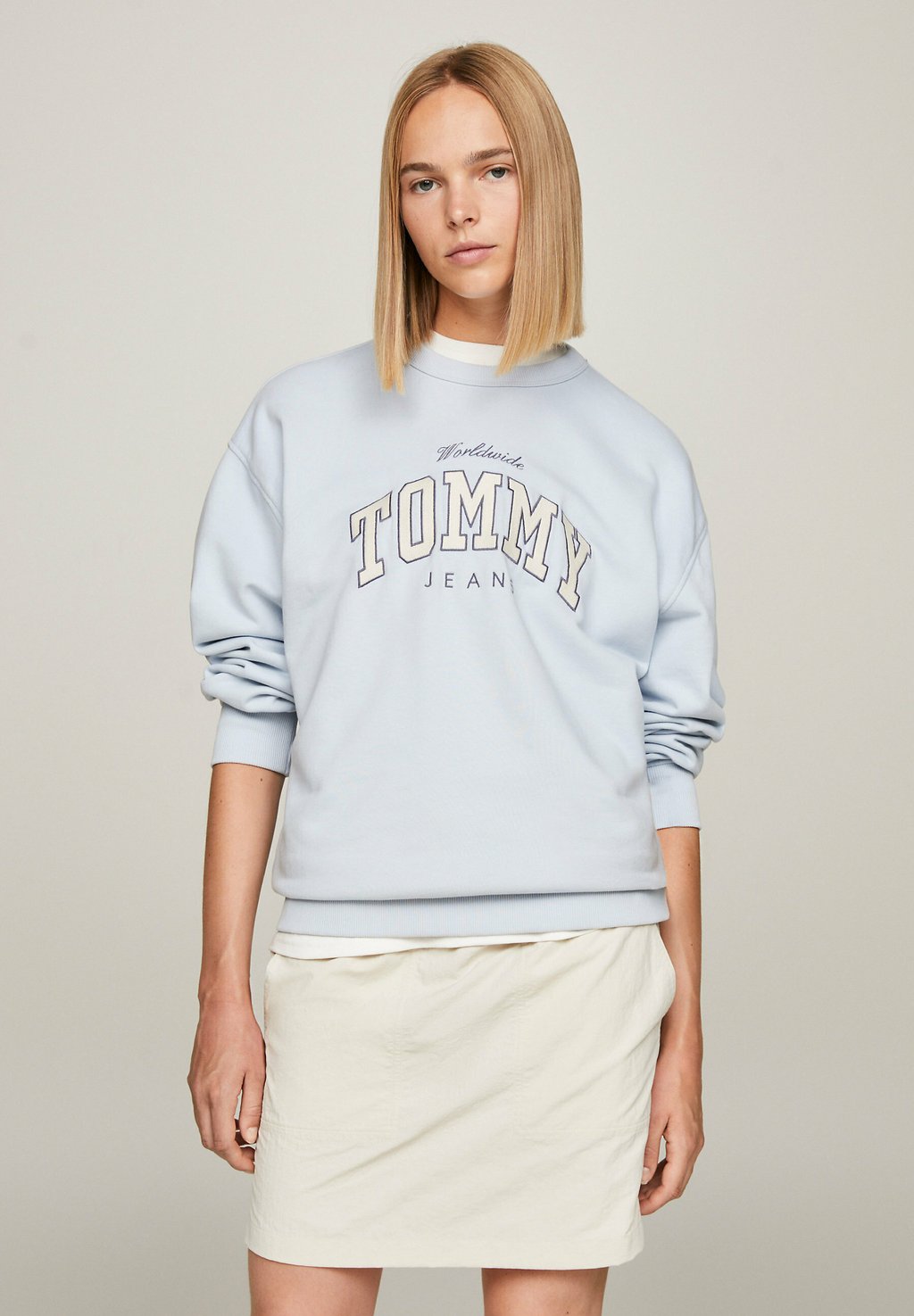 

Толстовка Varsity Logo Relaxed Fit Tommy Jeans, цвет breezy blue