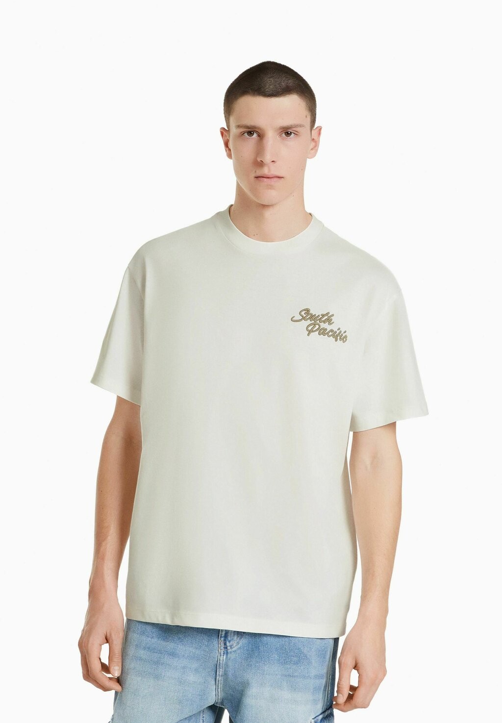 

Футболка с принтом Bershka, молочный