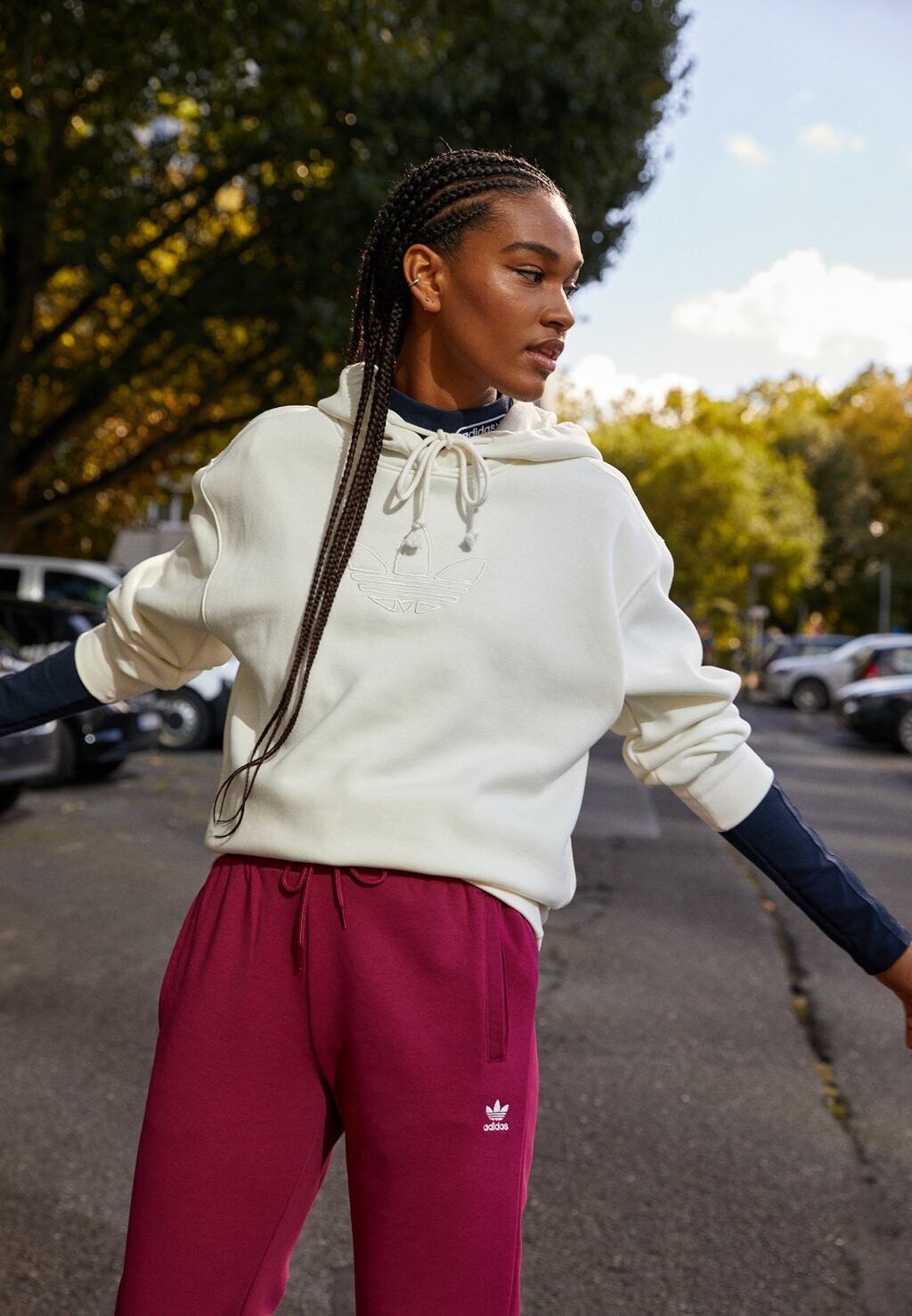 

Толстовка adidas Originals Graphic Hoodie, светло-бежевый, Бежевый;красный