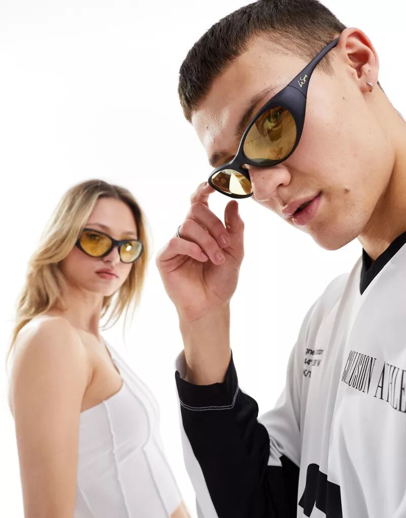Матово-черные солнцезащитные очки Le Specs с желто-черными фотохромными линзами