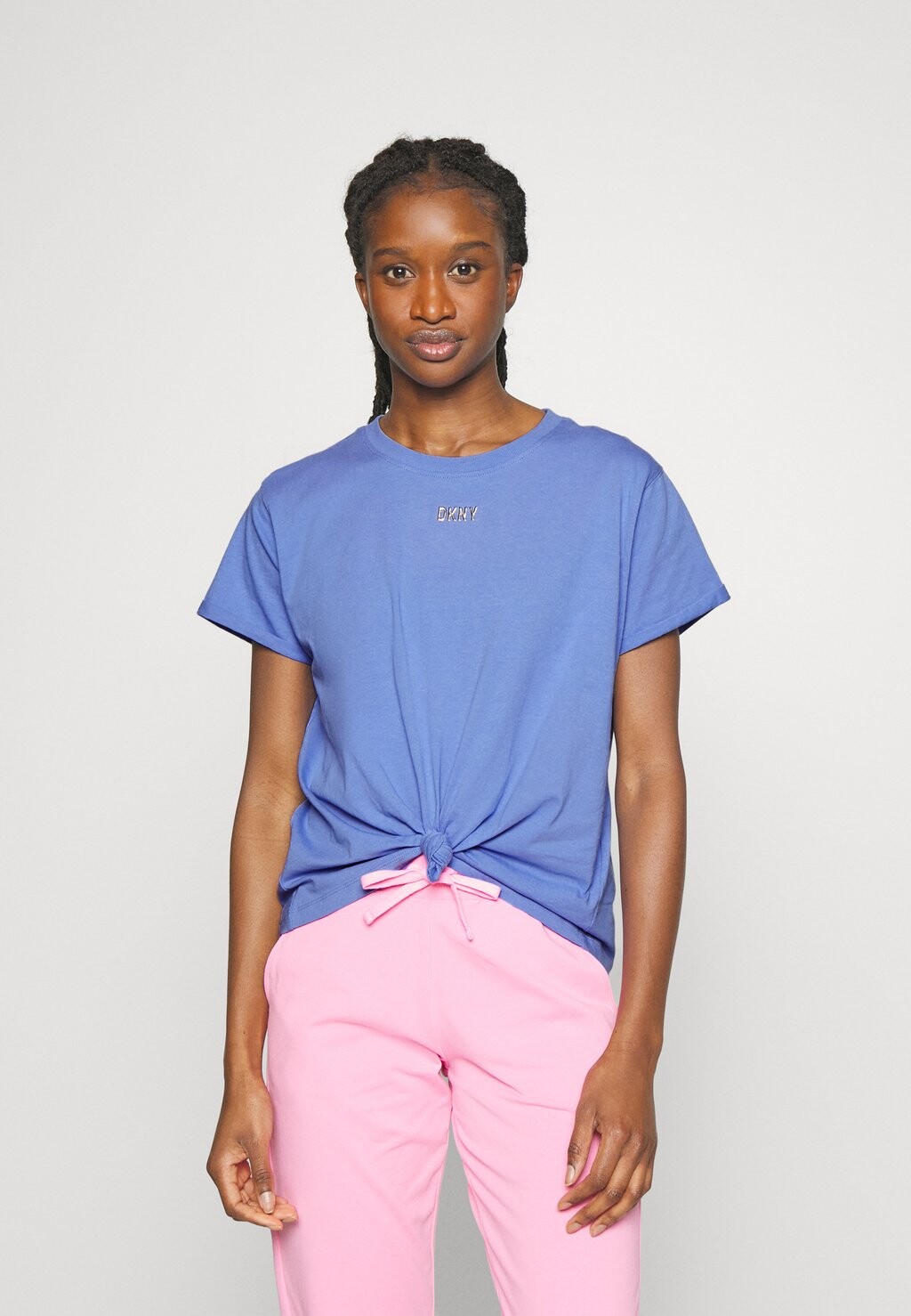 

Базовая футболка DKNY