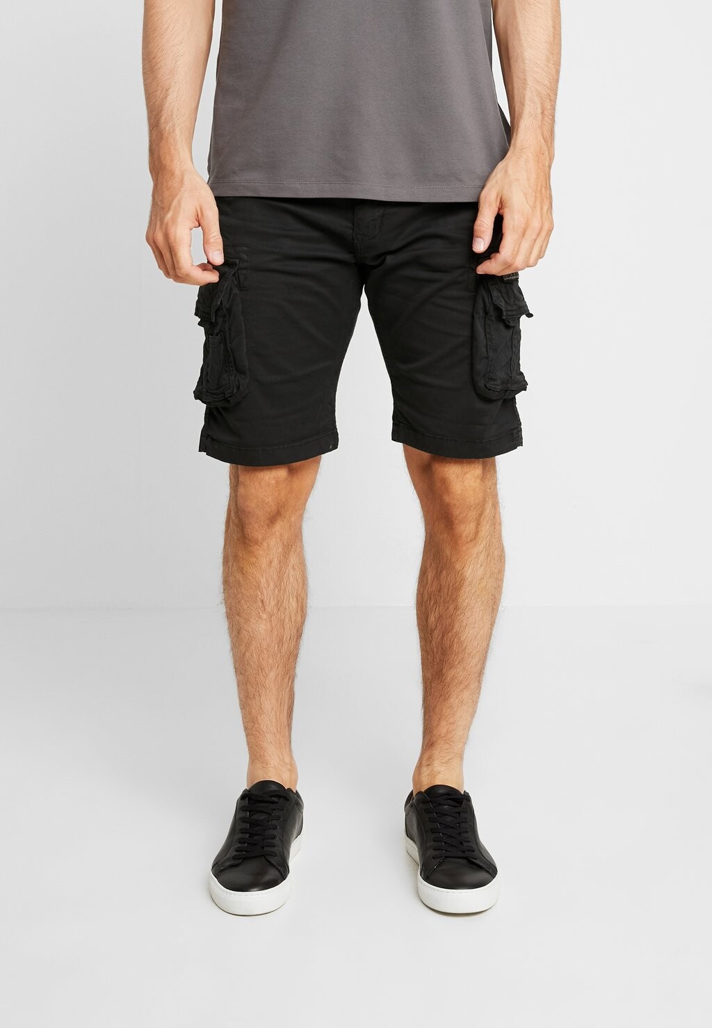 

Шорты Alpha Industries, черный