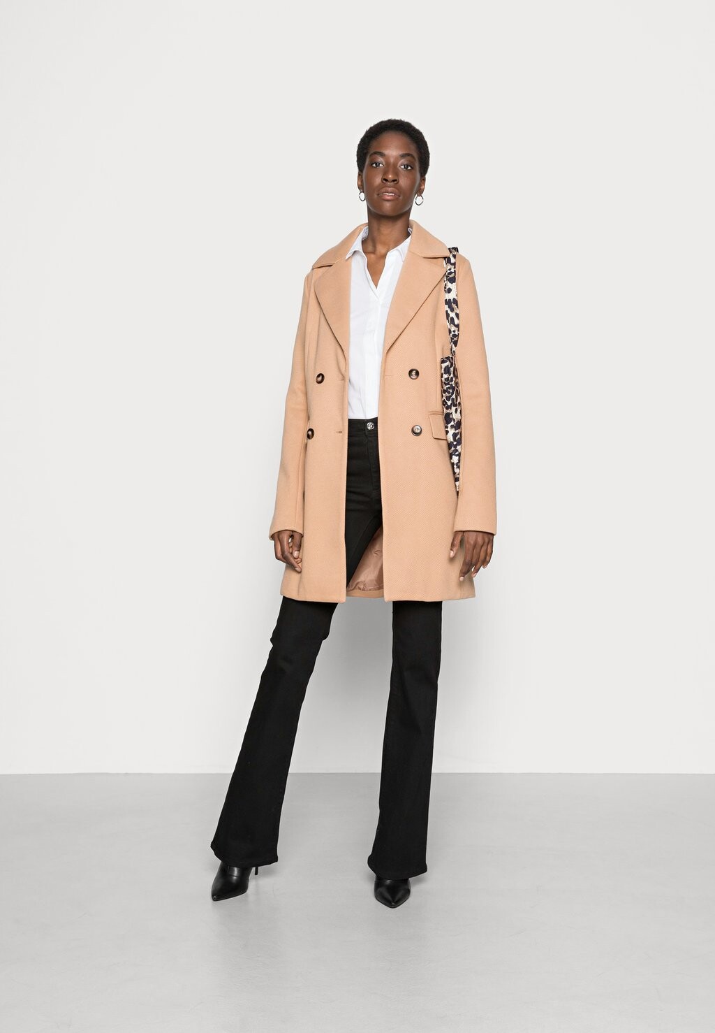 

Расклешенные джинсы ONLWAUW LIFE FLARE ONLY Tall, цвет Black Denim