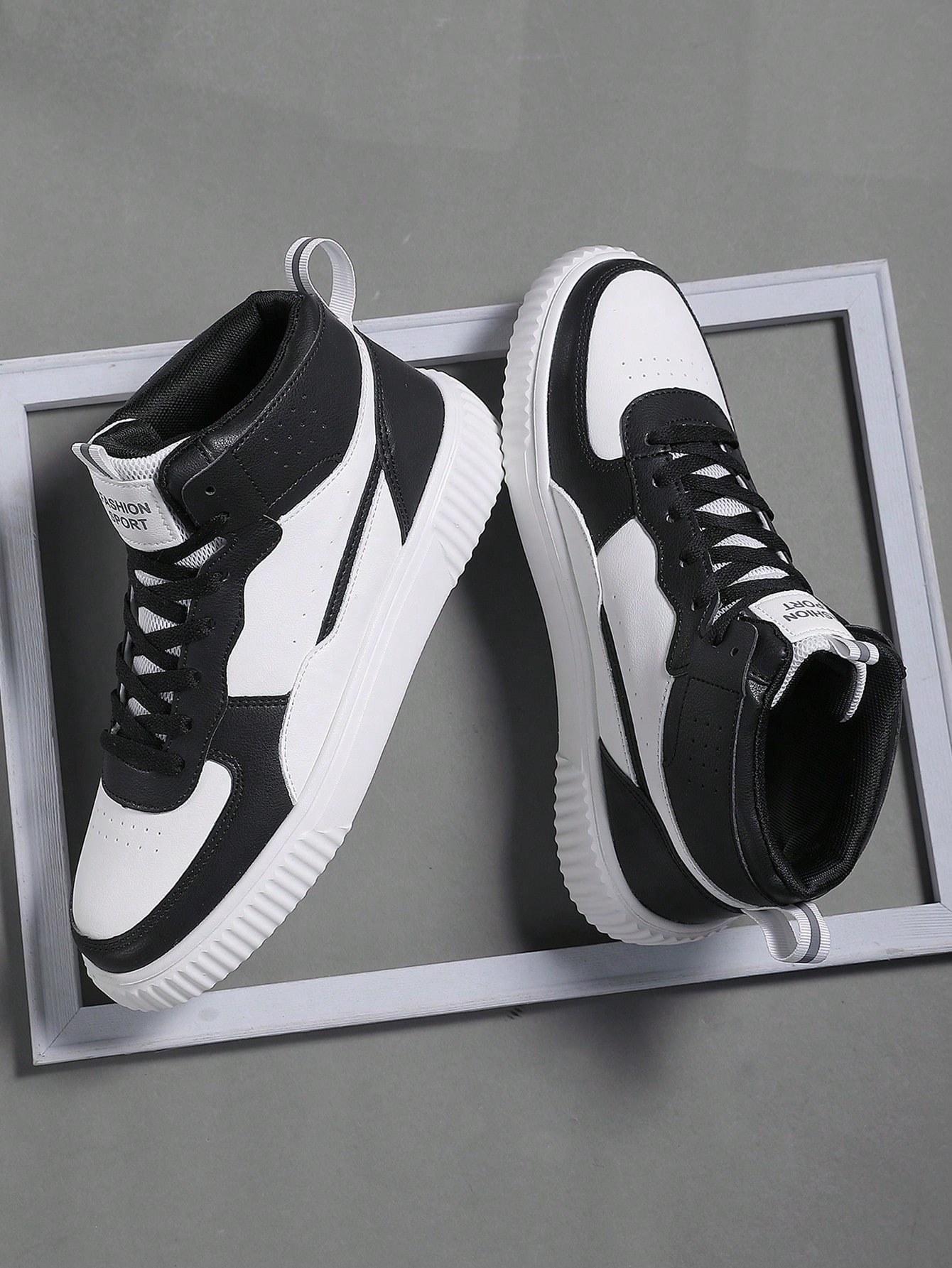 Мужская обувь: повседневные кроссовки с цветными блоками, черное и белое