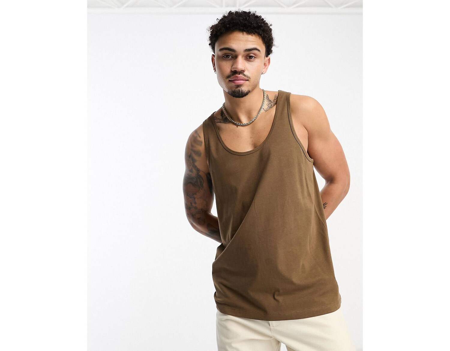

Коричневый жилет с круглым вырезом ASOS DESIGN
