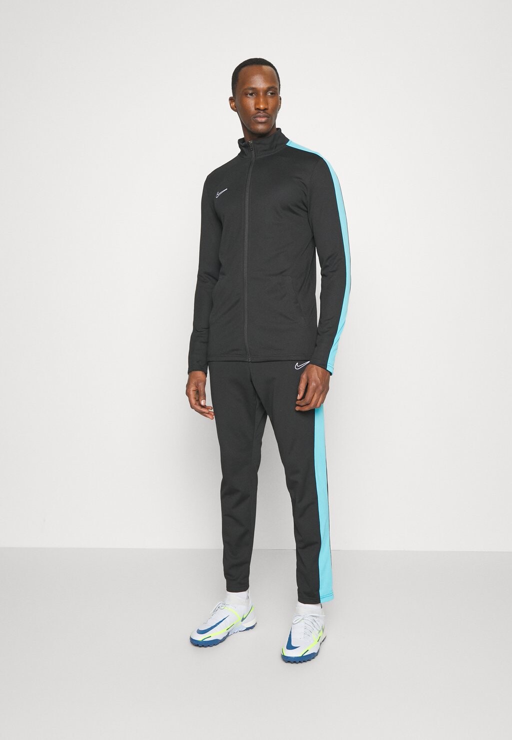 

Спортивный костюм Nike