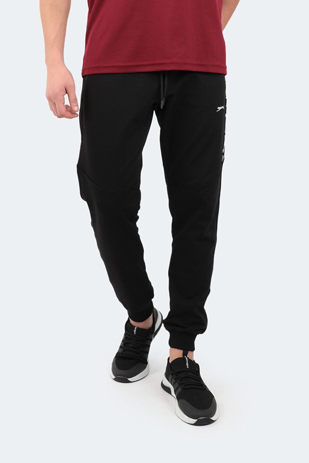 

Мужские спортивные штаны YARD черные SLAZENGER