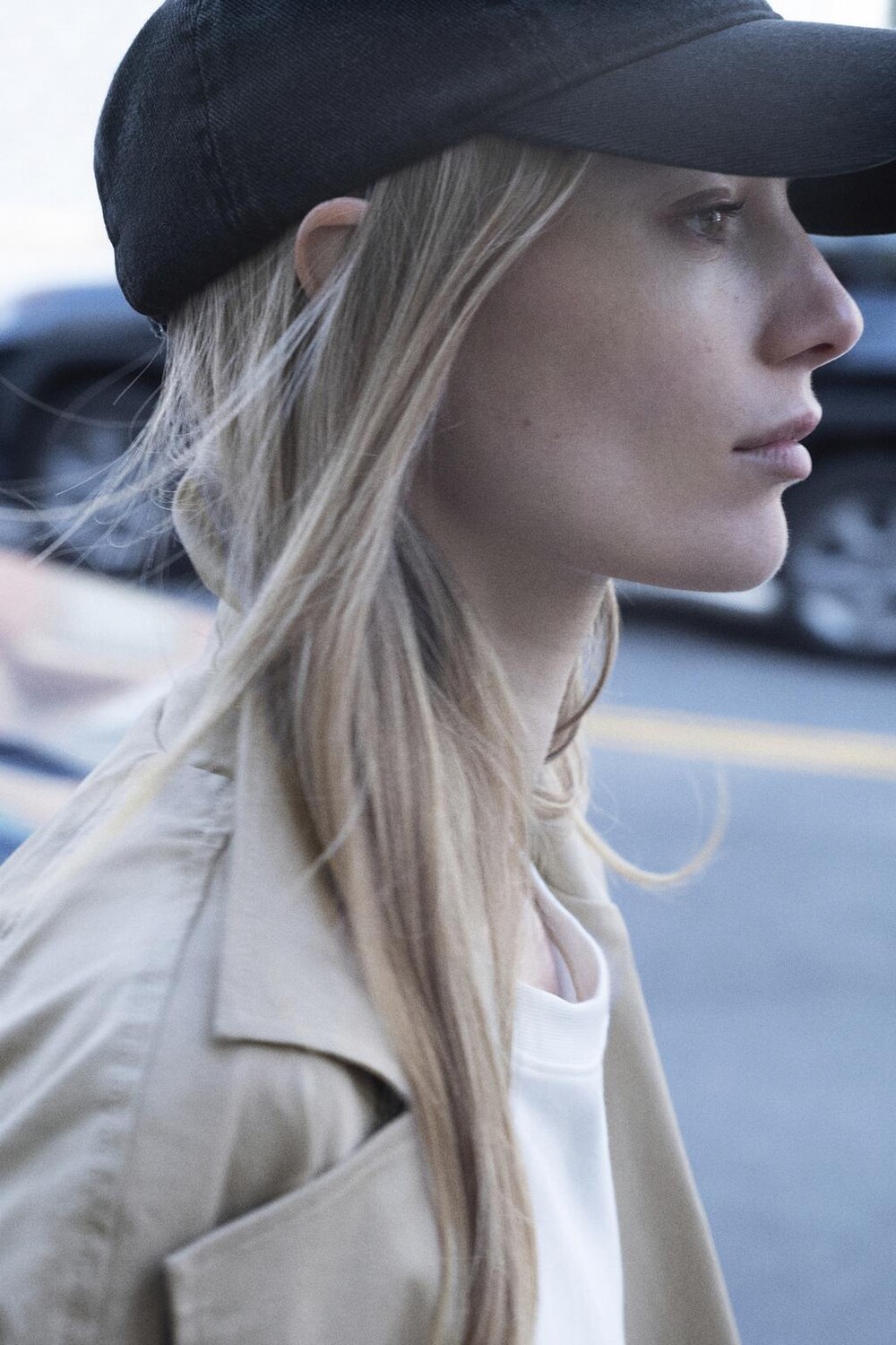 

Базовая кепка из саржи ZARA, черный