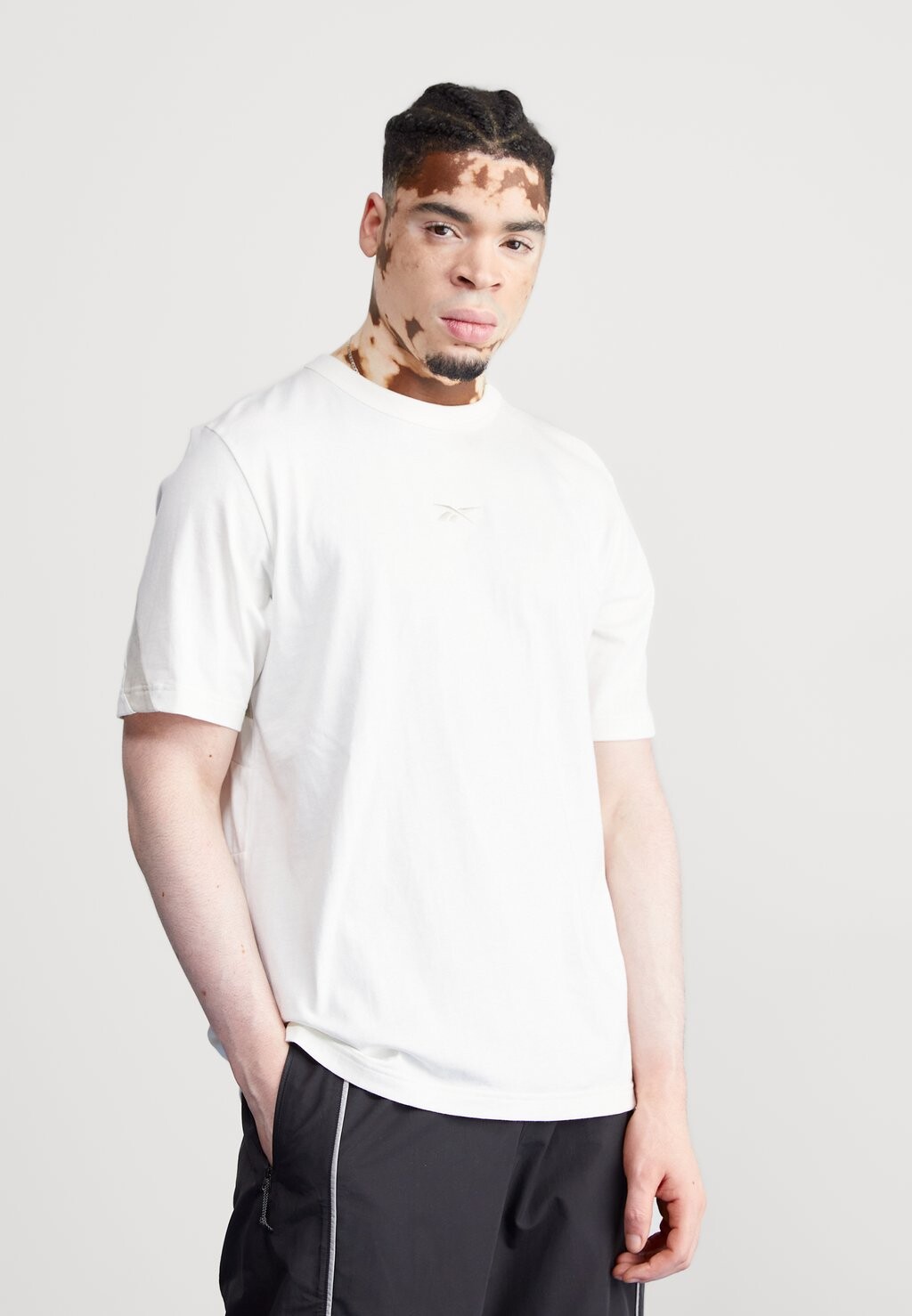 

Футболка с принтом TEE Reebok Classic, цвет chalk/moonstone