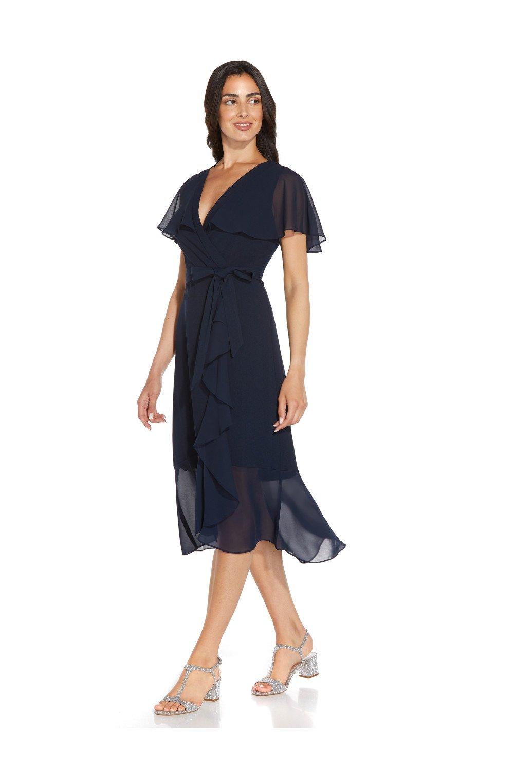 Платье Divine из крепа и шифона Adrianna Papell, темно-синий топ с v образным вырезом и рюшами adrianna papell черный