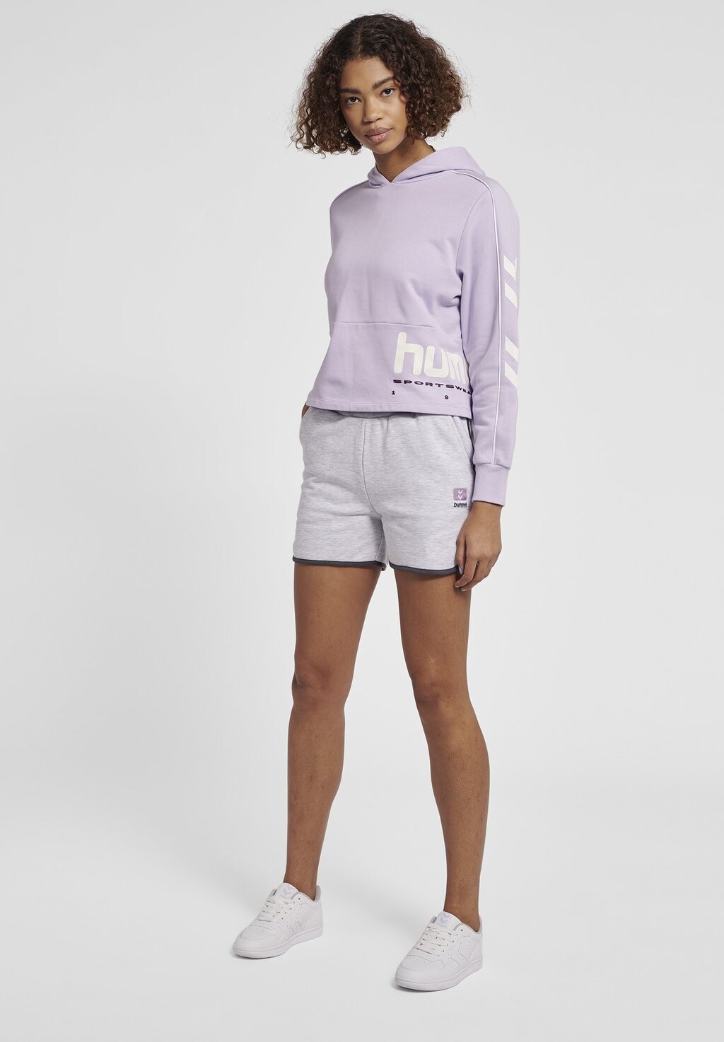

Спортивные шорты Hummel, светло-серый