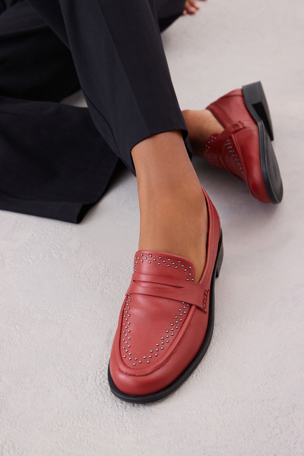 

Кожаные лоферы Forever Comfort с заклепками Next, красный