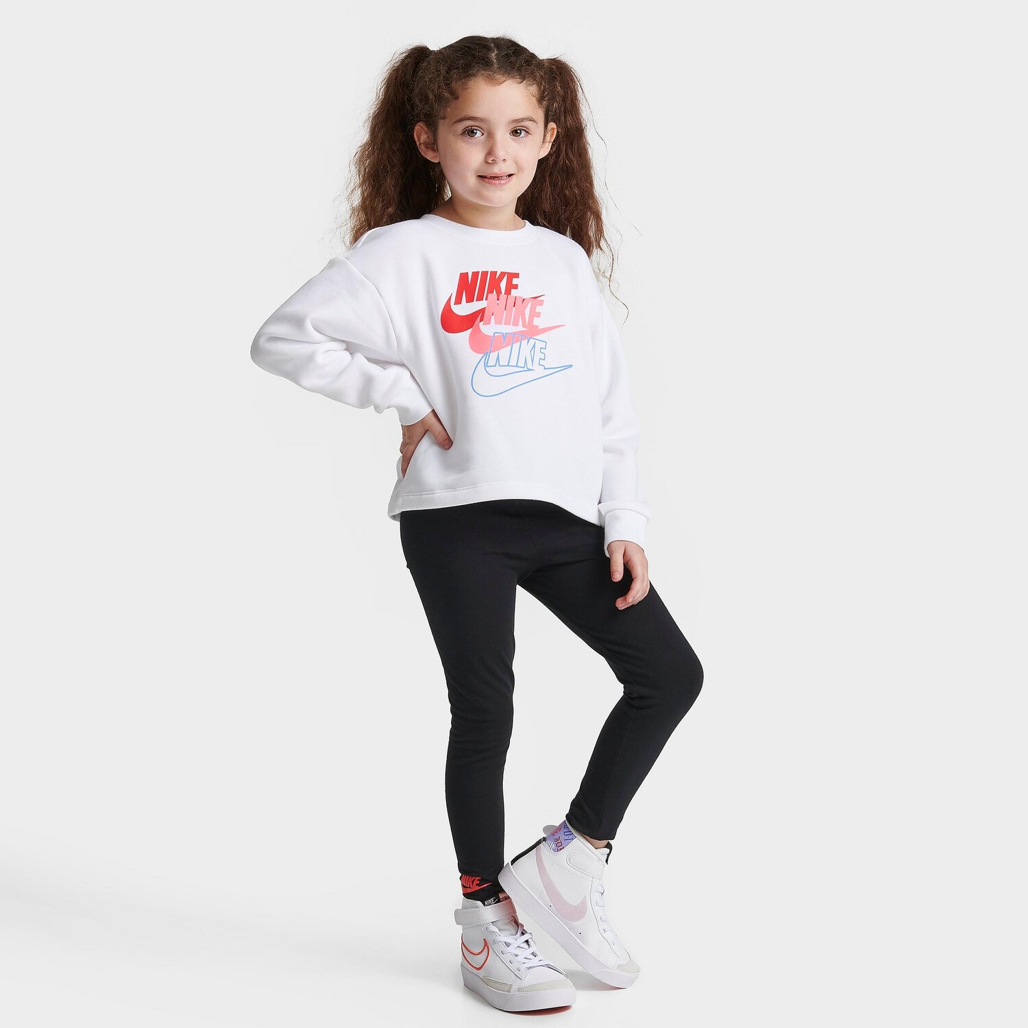 

Комплект из толстовки и леггинсов с круглым вырезом Nike Glow Time для маленьких детей для девочек, черный