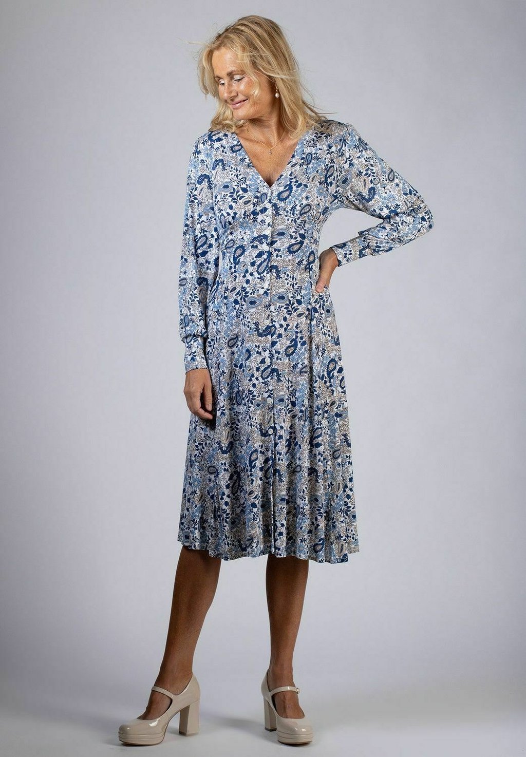 Платье из джерси VICTORIA PAISLEY Stockholms Klänningsfabrik, цвет blue